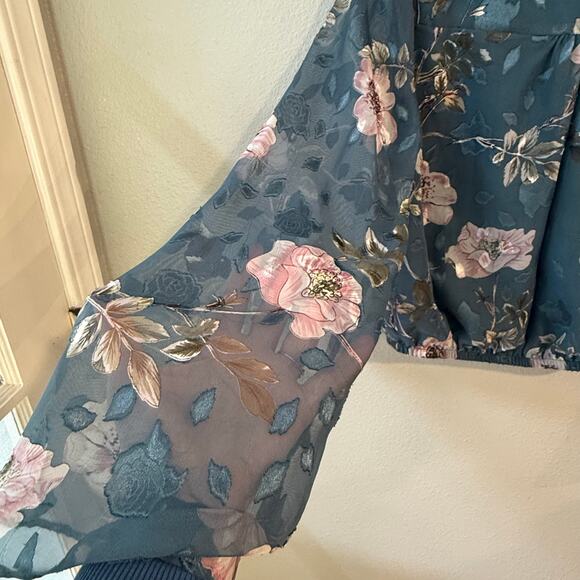 ASTR The Label Long Sleeve Floral Blouse Sheer Sleeves Size Med - Picture 5 of 12